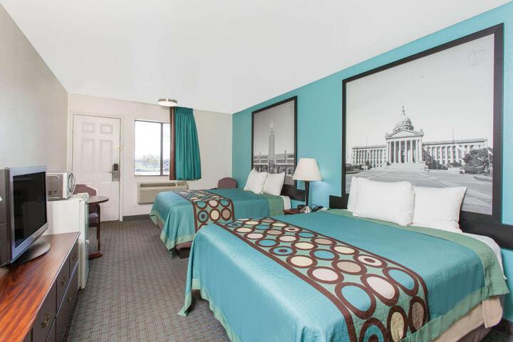 1 Queen Bed (13 of 13)
