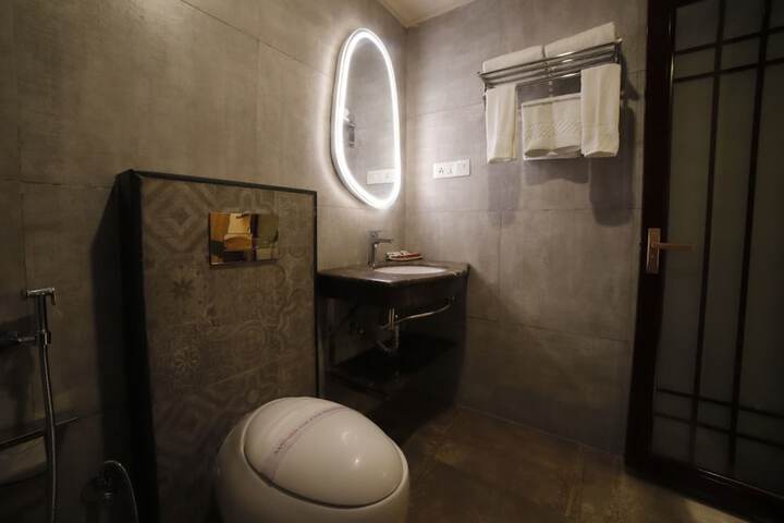 Room 7 of 10