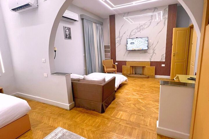 Room 25 of 39