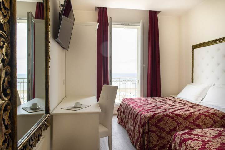 Room 14 of 36