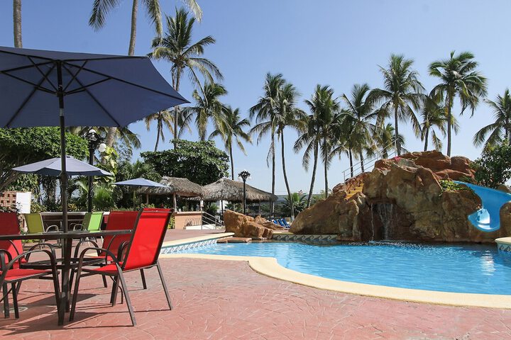 Hotel with Pool