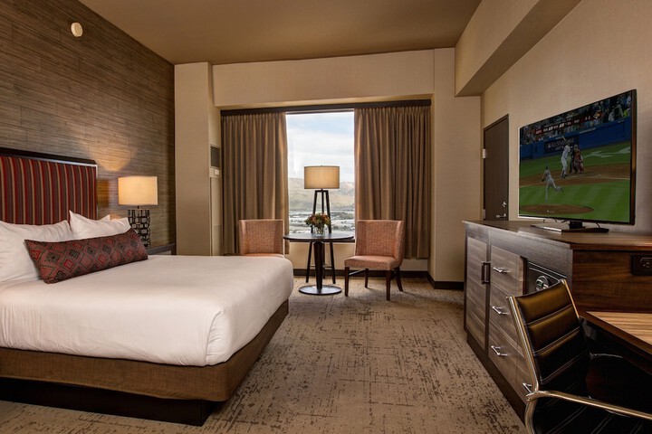 1 King Bed Casino Tower (4 of 11)