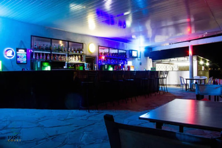 Lounge 12 of 21