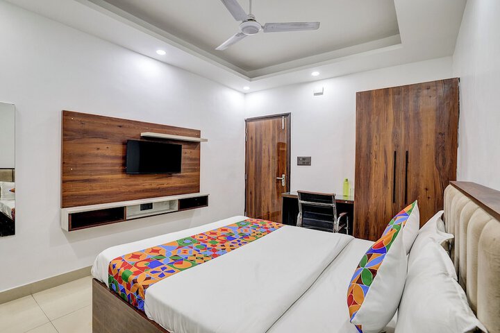 Room 10 of 30