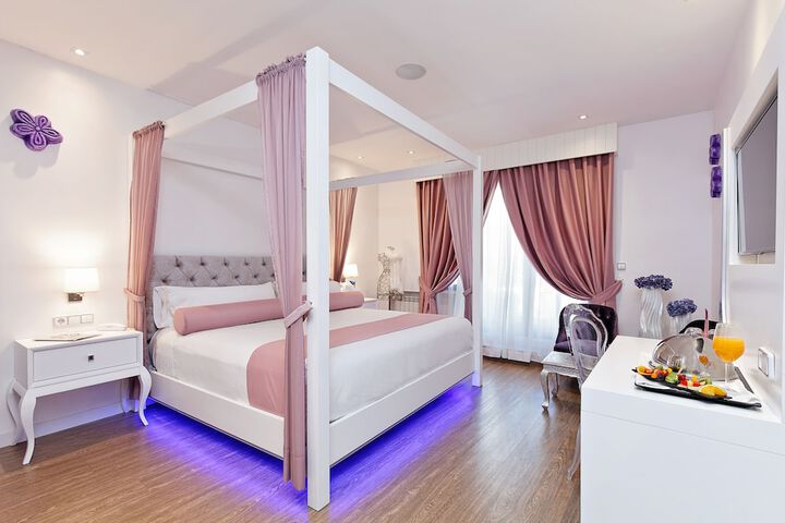 Room 13 of 83