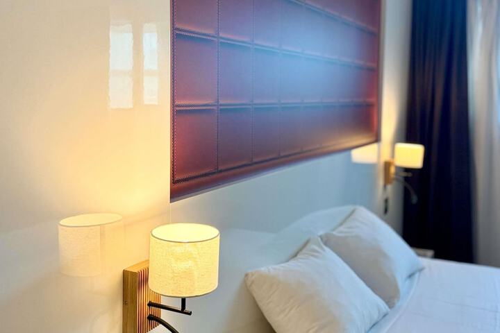 Room 27 of 76