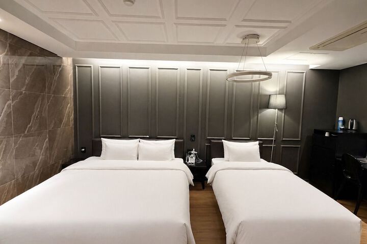 Room 43 of 87