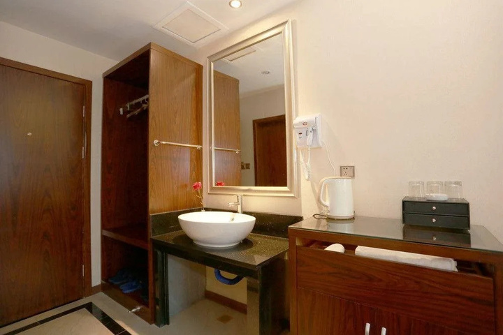 Room 8 of 15