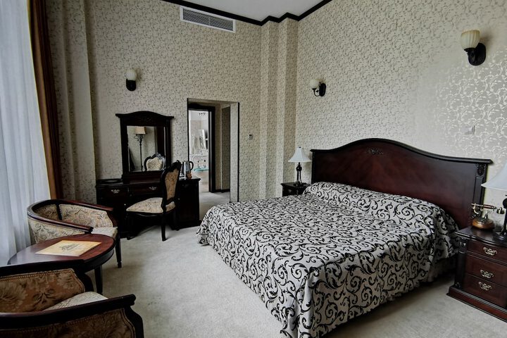 Room 9 of 26