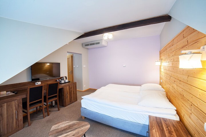 Room 28 of 205