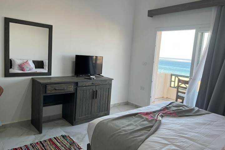 Room 9 of 43