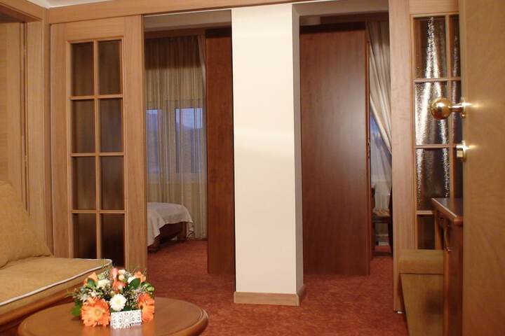 Room 4 of 31