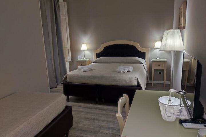 Room 5 of 25