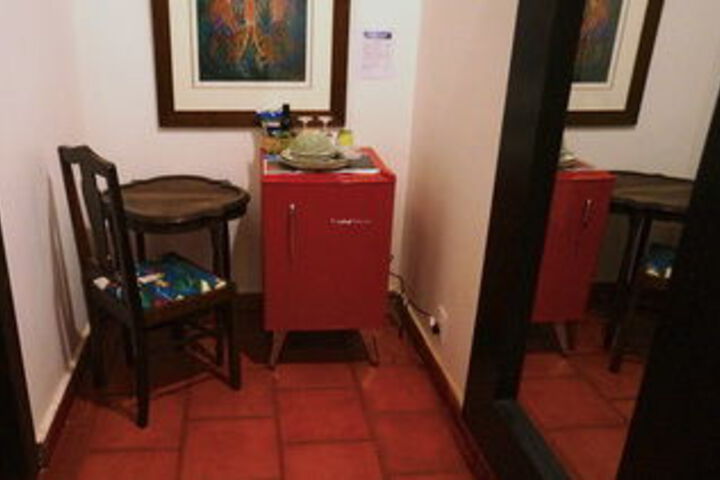 Room 26 of 38