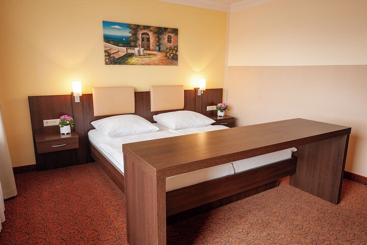 Room 16 of 80