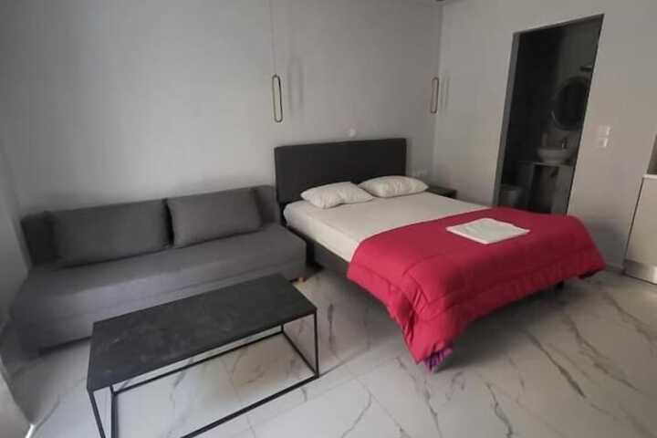 Room 8 of 28