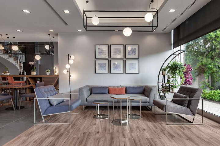 Entrance & Lobby