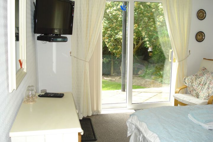 Room 10 of 12
