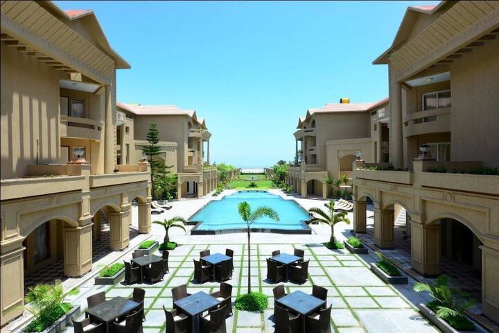 Hotel Exterior 47 of 53