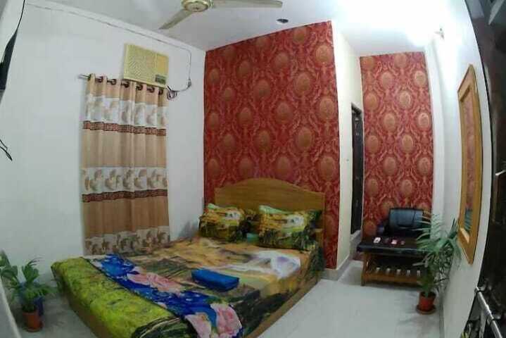 Room 4 of 7