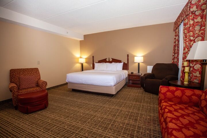 1 King Bed (2 of 20)