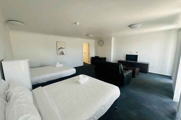 Room 12 of 33