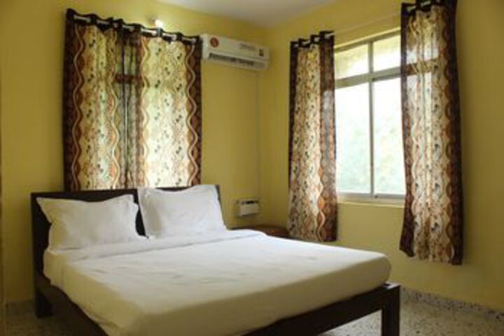 Oyo 9280 Home 2 Bhk Miramar Beach
