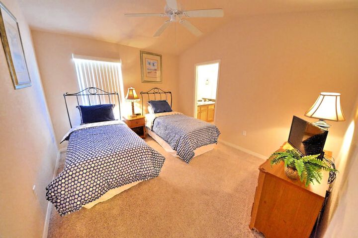 Room 6 of 15