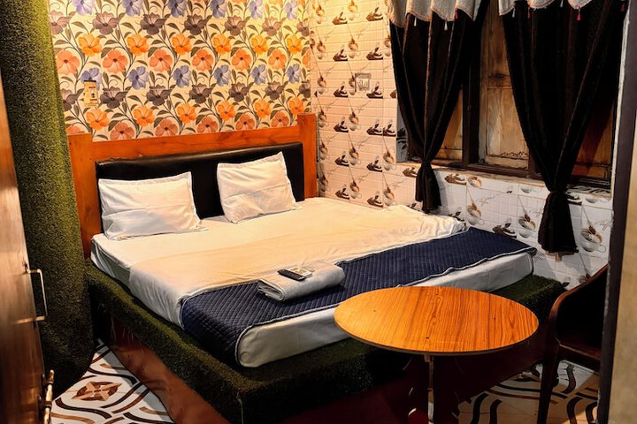 Room 7 of 30