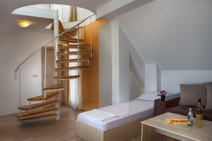 Room 9 of 53