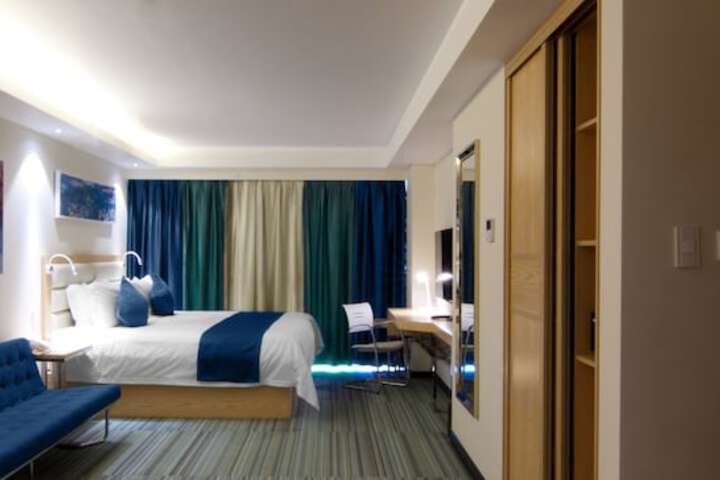 Room 7 of 34