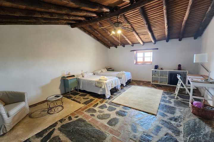 CASA DE LA LUZ-FINCA LA SIERRA in Berzocana