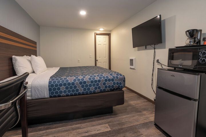 Room 27 of 43