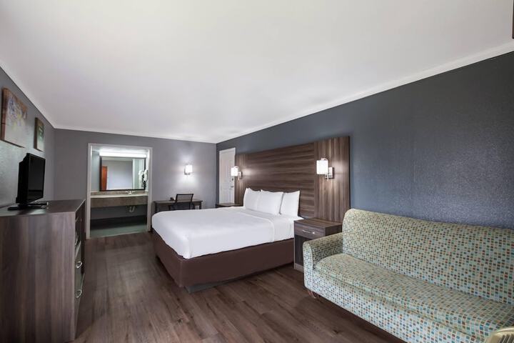Room 6 of 34