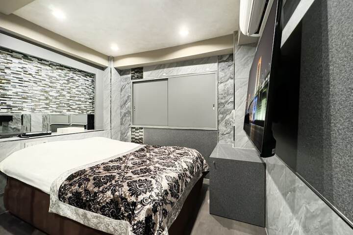 Room 13 of 34