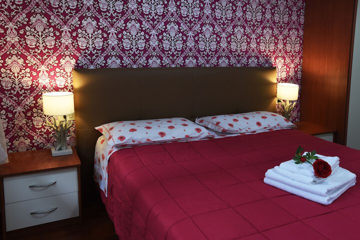 Room 13 of 18