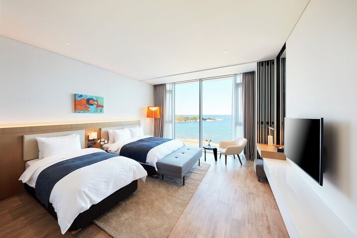 Room 10 of 22
