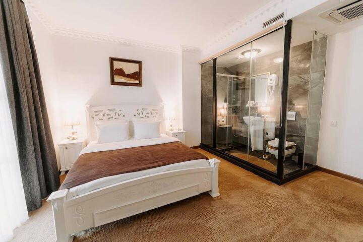 Room 10 of 21
