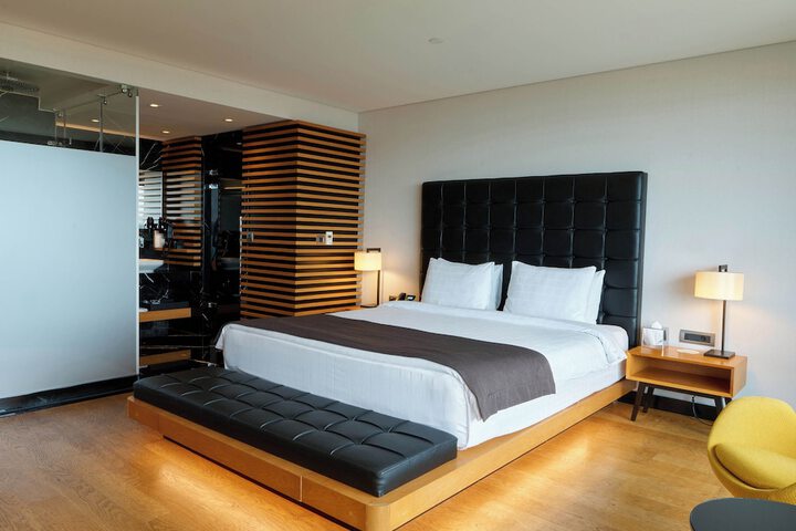 Room 84 of 203