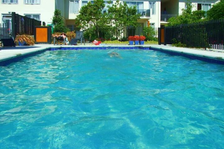 Pool 33 of 52