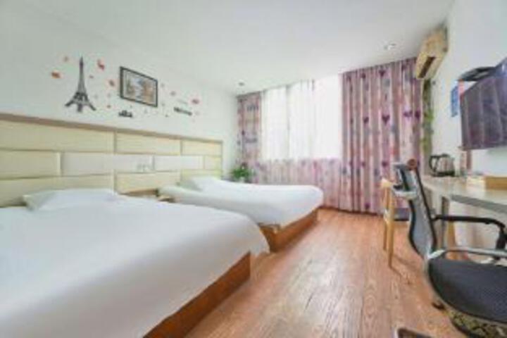 Room 6 of 6