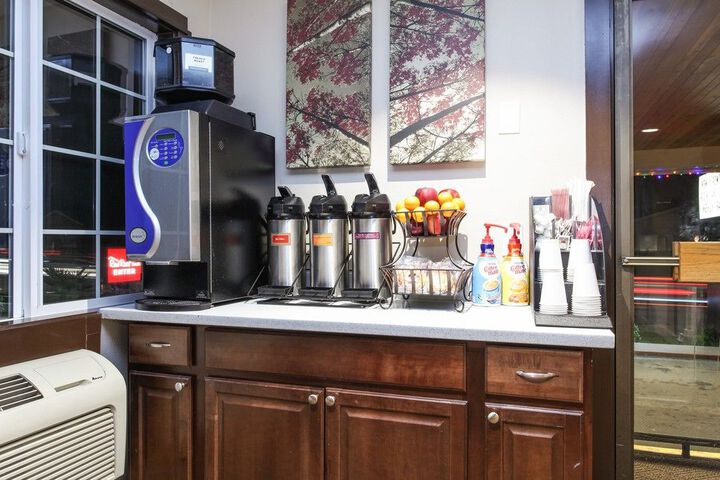 Breakfast/Coffee Service 17 of 25