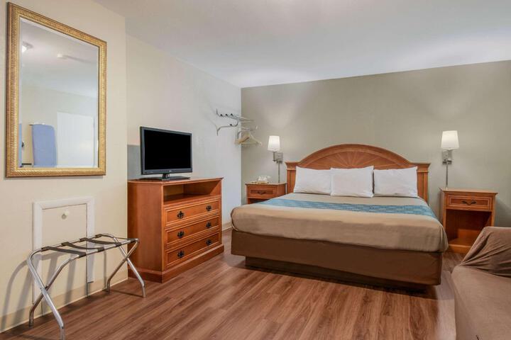 Standard | King Bed (3 of 18)