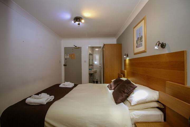 Room 40 of 65