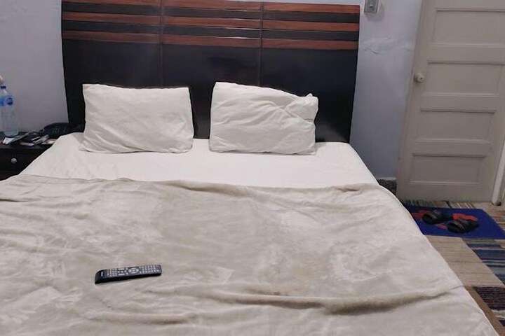 Room 7 of 11