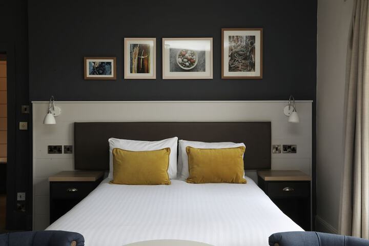 Room 49 of 102