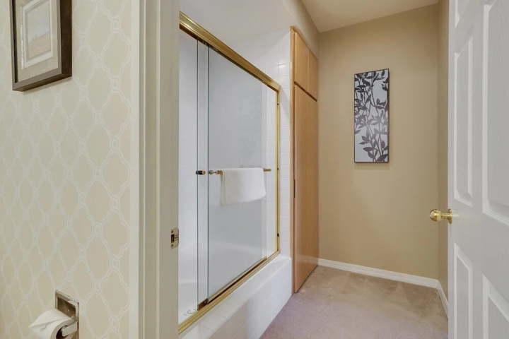 Room 8 of 19