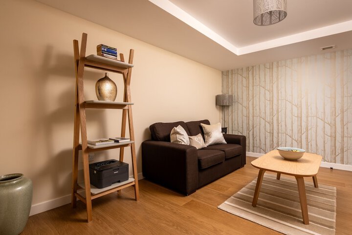 Lounge 472 of 691