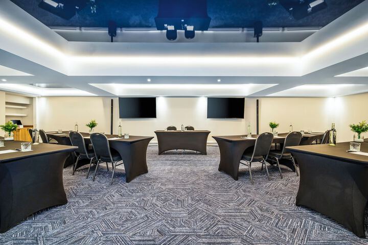 Business Center 27 of 43