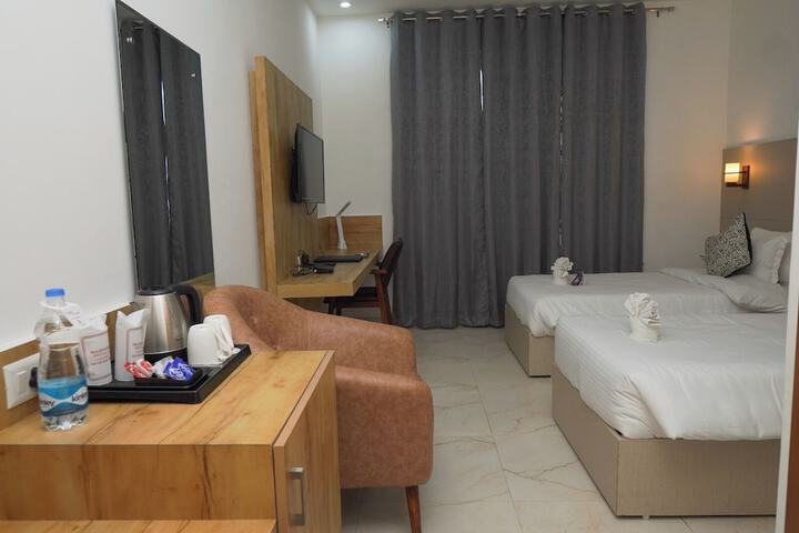 Room 10 of 40